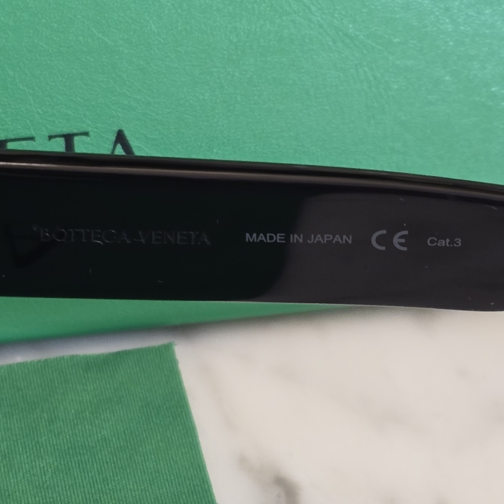 $525 Bottega Veneta BV1035S Black & Gold Cat Eye Sunglasses - Picture 4 of 11